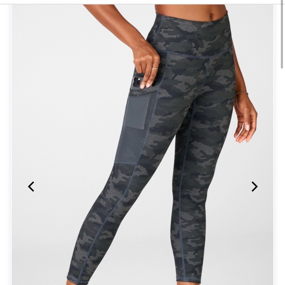 Fabletics - camo powerhold 7/8 with side pockets